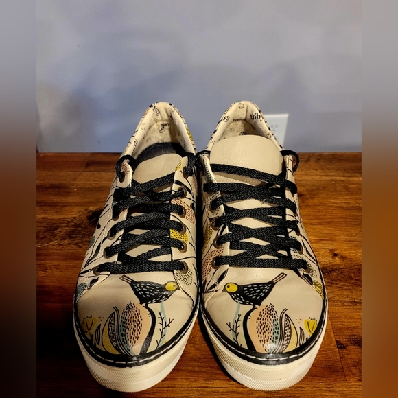 Goby Shoes - Women Goby Bird Flower Tanish Colored Sneakers